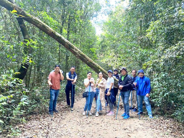 Trekking Tuyen Lam Lake
